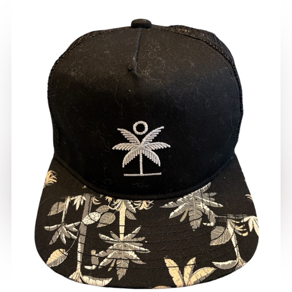 NWOT Old Navy trucker hat one size fits most youth black w gray design mesh back - Picture 1 of 5